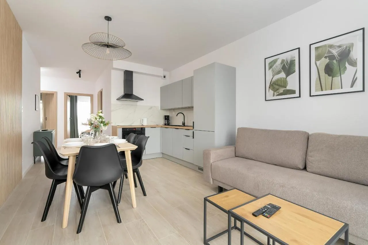 Tasteful Beige Apartment With Parking By Noclegi Renters Poznań 0*,